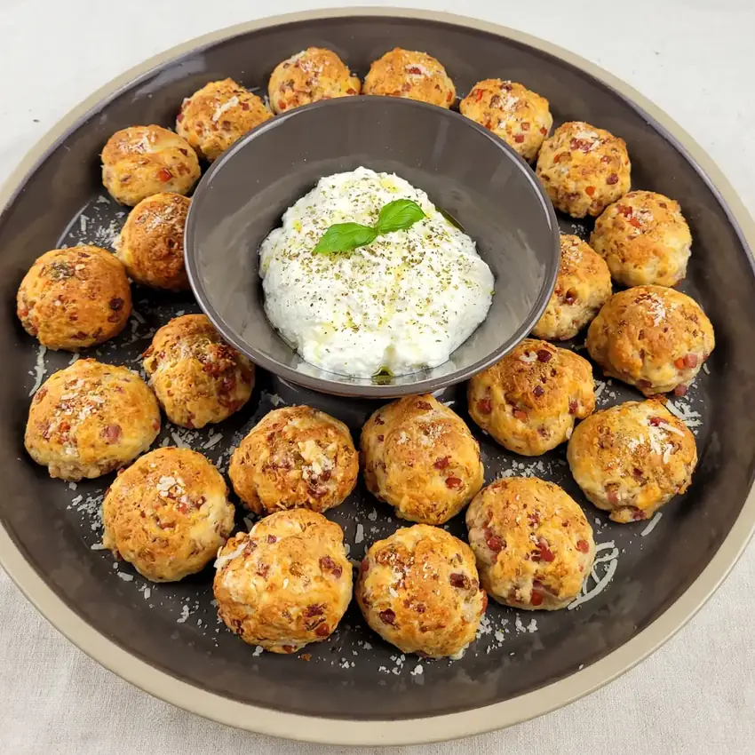 Klassische Protein-Pizzabällchen mit Magerquark
