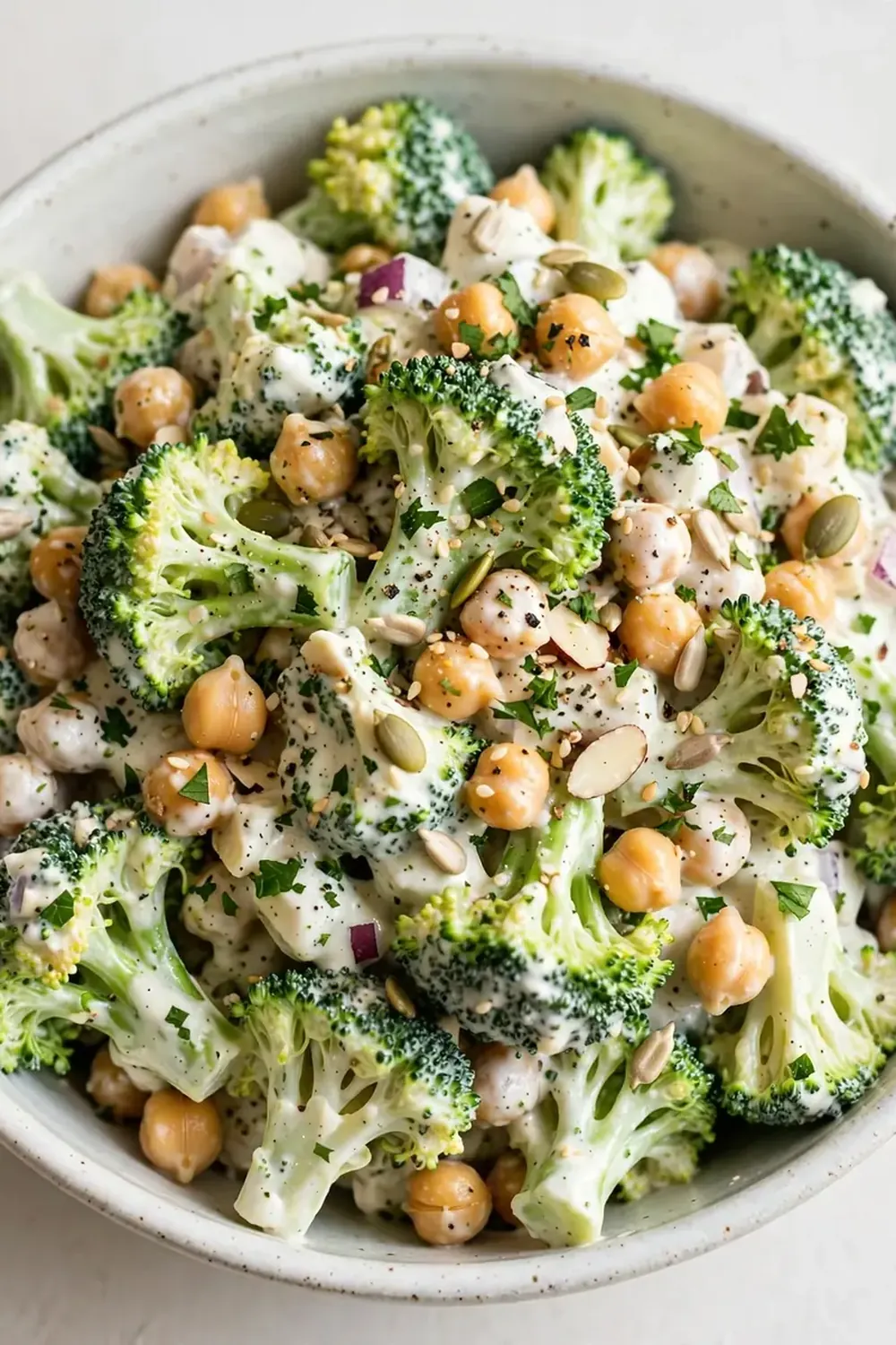 proteinreicher brokkoli salat cremig